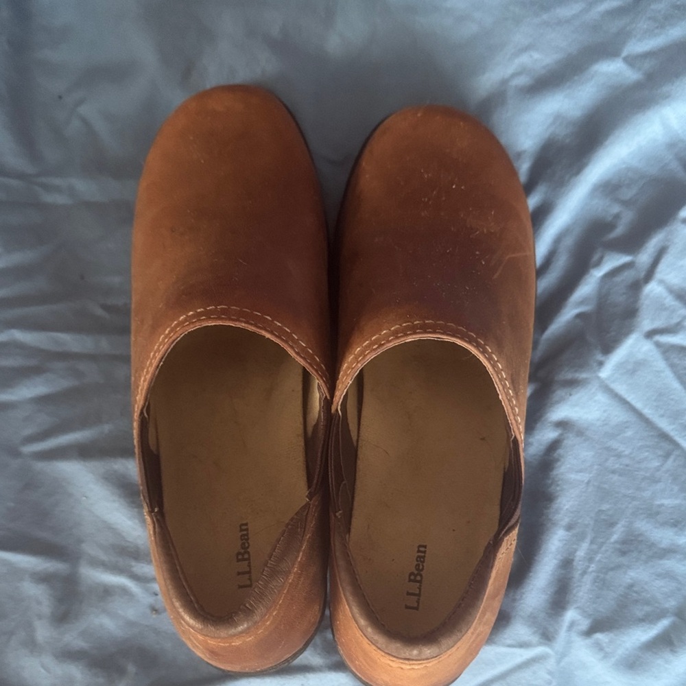 L.L.Bean women’s brown leather clogs size